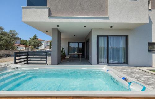 Beautiful Home In Stinjan With House Sea View