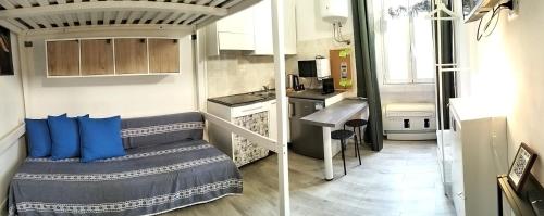 Domus Cassinis Metro and trains at your doorstep