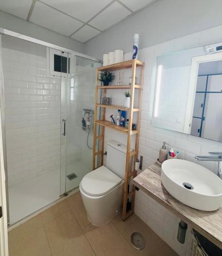 a bathroom with a toilet and a sink and a shower at Apto Tramontana 98 in El Puerto de Santa María