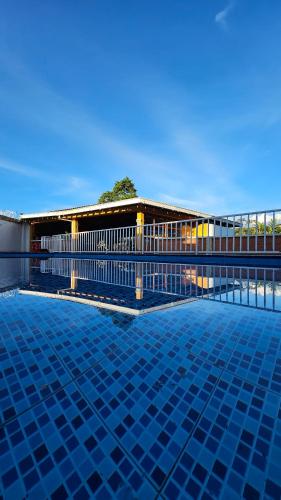 a swimming pool with a blue tile floor at Finca los Bohíos in Santa Rosa de Cabal