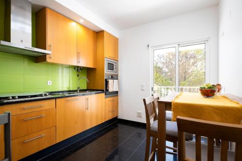 Spacious 2BR - Large Pool & Balconies - Near Beach