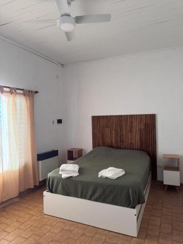a bedroom with a bed with two towels on it at Mística colonial in Gualeguay
