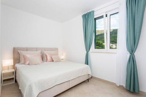 Apartments with parking space Baska, Krk - 25249