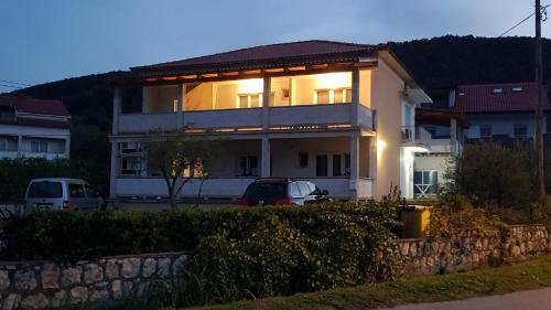 Apartments by the sea Supetarska Draga - Donja, Rab - 25308