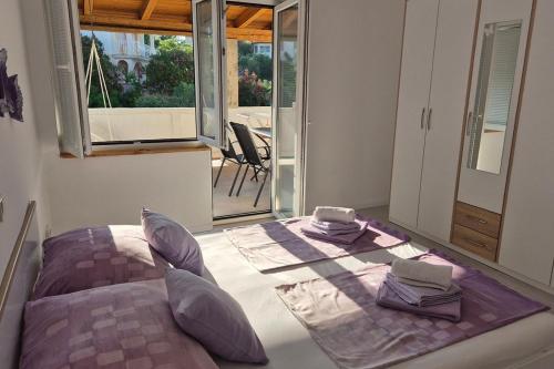 Apartments by the sea Supetarska Draga - Donja, Rab - 25308