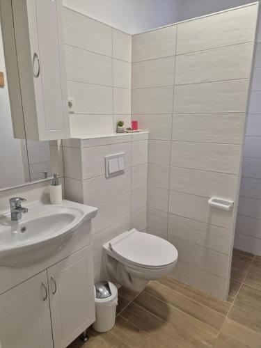 Apartments by the sea Supetarska Draga - Donja, Rab - 25308