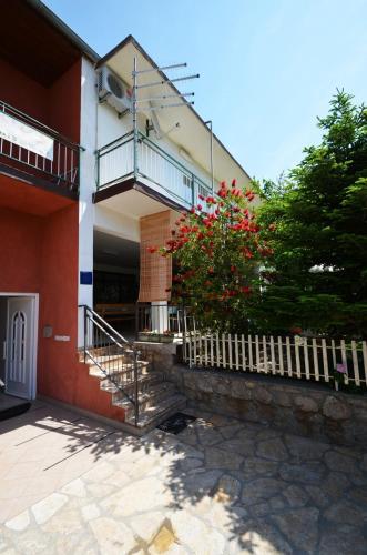 Apartments and rooms with parking space Starigrad, Paklenica - 25345