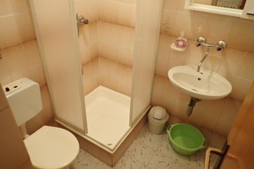 Apartments and rooms with parking space Starigrad, Paklenica - 25345