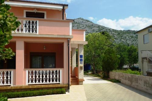 Apartments with parking space Starigrad, Paklenica - 25353