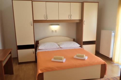 Apartments with parking space Starigrad, Paklenica - 25353