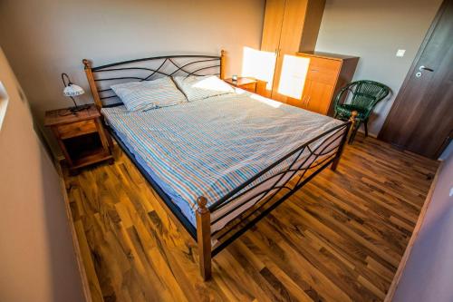 Apartments with parking space Starigrad, Paklenica - 25354