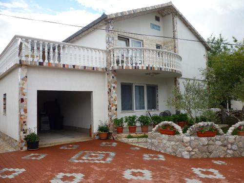 Apartments with parking space Seline, Paklenica - 25366