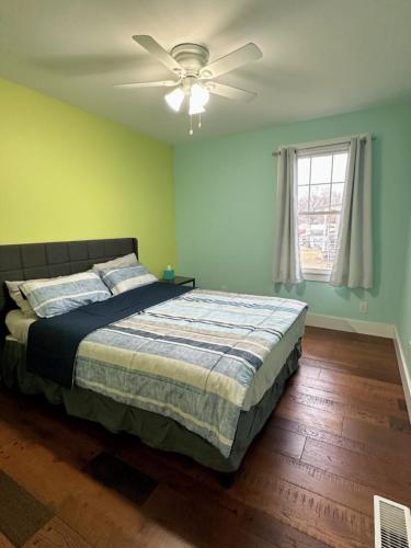 a bedroom with a bed and a ceiling fan at Ottawa Family Nest in Ottawa
