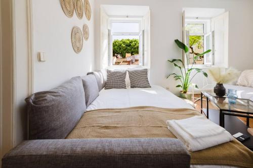 Alfama 4BR Retreat with River Views wAC