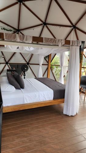 a bedroom with a bed in a tent at Oasis Glamping Tena Cun Vía La Mesa Anapoima in Tena