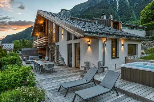 Beautiful Chalet With Jacuzzi In Chamonix