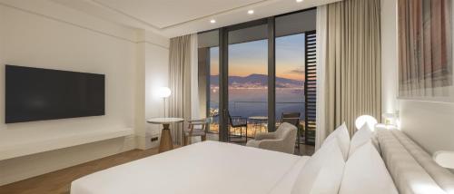 Grand Hyatt Izmir IstinyePark — Bedroom