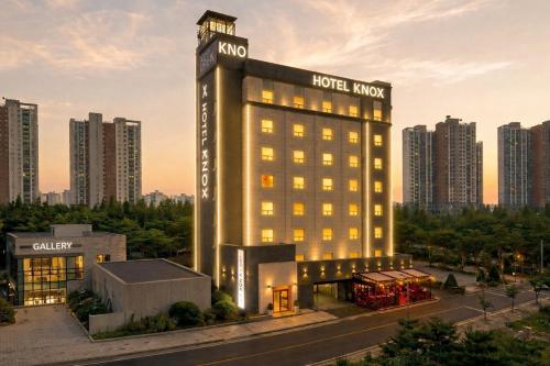 KNox Hotel