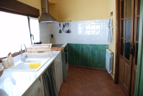A kitchen or kitchenette at El Capricho de Ana