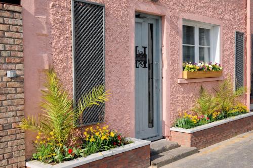 Harry Clarke Mews at the Castle Hotel
