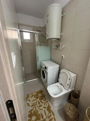 Loutraki's Hideaway , 2 min walk to beach