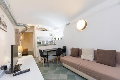 GuestHost - Rione VI Parione Comfy Apartment