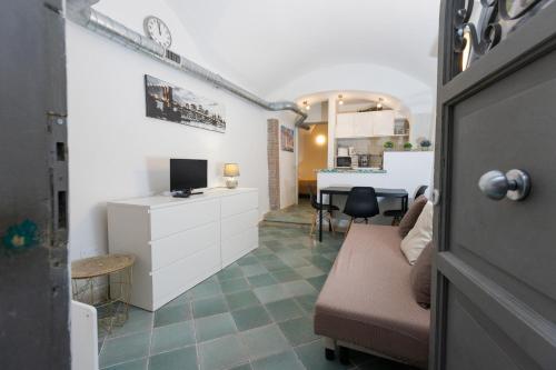 GuestHost - Rione VI Parione Comfy Apartment