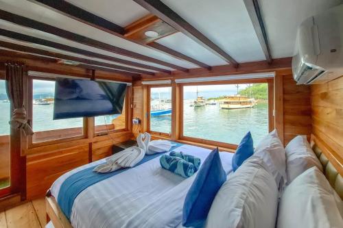 a bed in the middle of a boat at Private Trip Labuan Bajo 2D1N in Labuan Bajo