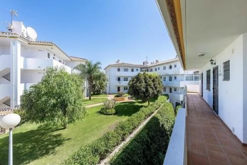 Luna del Faro -Ocean views and Pools by Budha Apartments
