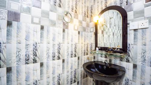 a bathroom with a sink and a mirror at Villa Swallow Nest in Sigiriya