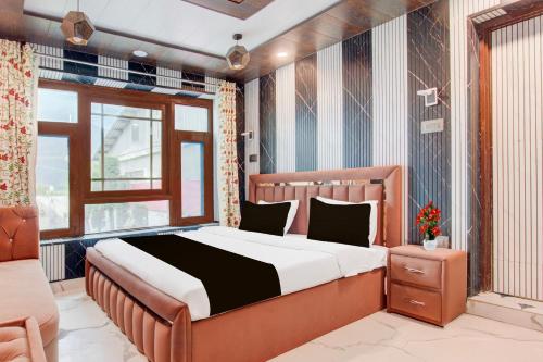 a bedroom with a bed and a window at Collection O Foreshore Road Srinagar in Srinagar