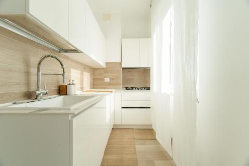 GuestHost - Spacious Balcony Apartment X6