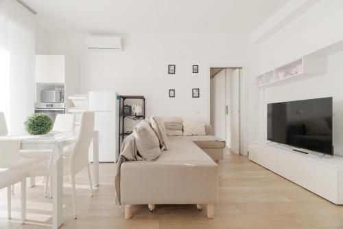 GuestHost - Spacious Balcony Apartment X6