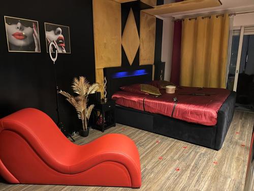 La loveroom bdsm de Nice " la chambre luxe des désirs " photo 12