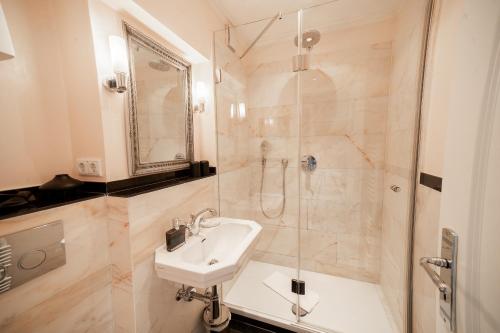a white bathroom with a sink and a shower at Deichblick in List
