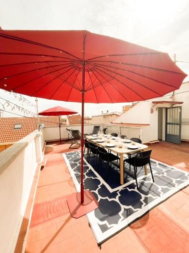 Contemporary chic Sun-Drenched Oasis with Terrace