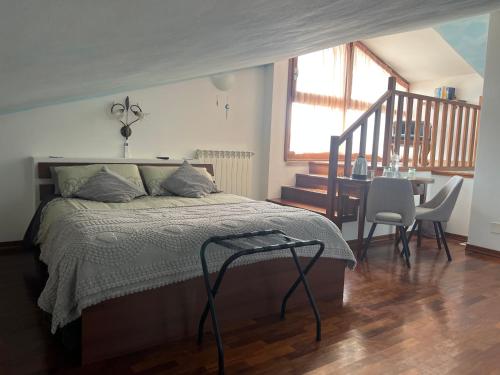 a bedroom with a bed and a table and chairs at B&B Menta e Rosmarino in Chiassa Superiore