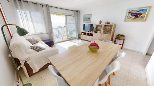 a living room with a table and a couch at Apto Mar Blau in L'Ampolla