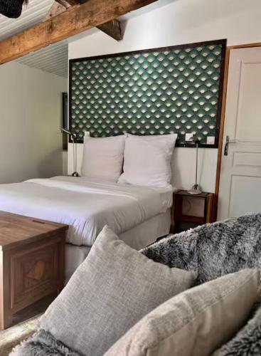 a bedroom with two beds and a window at Au Gré Des Lis - La Suite Du Chêne in Belval-sous-Châtillon