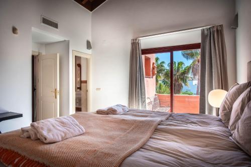 Beachside penthouse with top floor terrace and garage