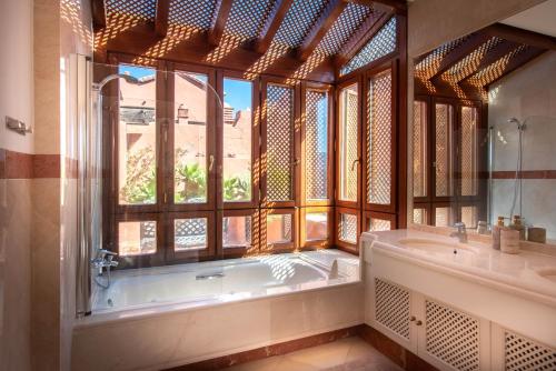 Beachside penthouse with top floor terrace and garage