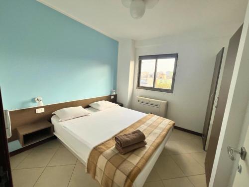 a bedroom with a large bed and a window at City & Sea View T1 with Balcony in Lazareto