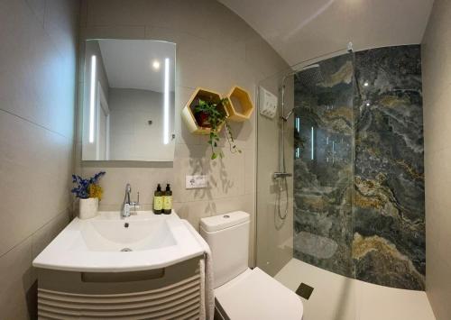 2BR Patio & Pool Las Arenas Beach