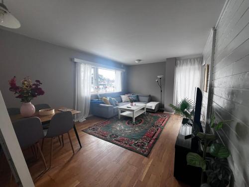 a living room with a blue couch and a table at Stylish 2-bedrooms apartment, smart TV, Netflix, parking - Oslo in Oslo