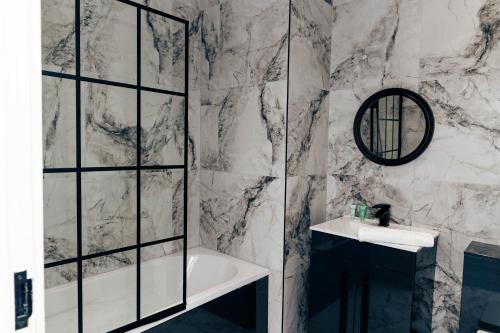 Cumberland Street Apartments by Happy Days photo 208