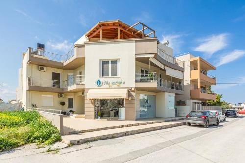 3 Bedroom Spacious & Modern Apartment with Patio