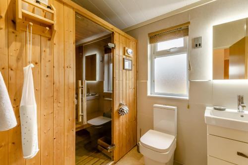 a bathroom with a toilet and a sink at Primrose 2 bed - Violet in Eye