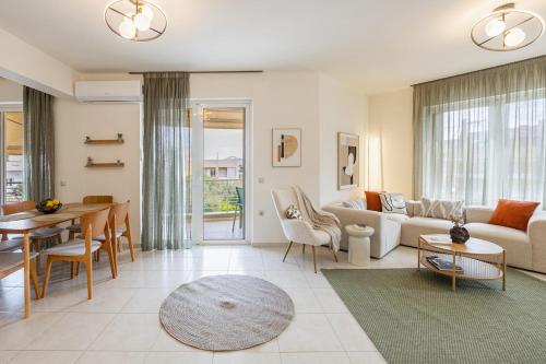 3 Bedroom Spacious & Modern Apartment with Patio