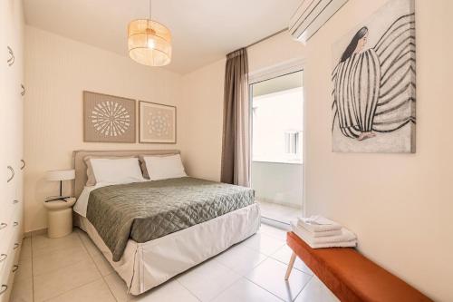 3 Bedroom Spacious & Modern Apartment with Patio