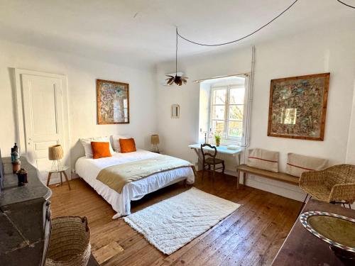 a bedroom with a bed and a table and a window at Chambre 2 personnes Maison Saint Jean in Château-Chalon